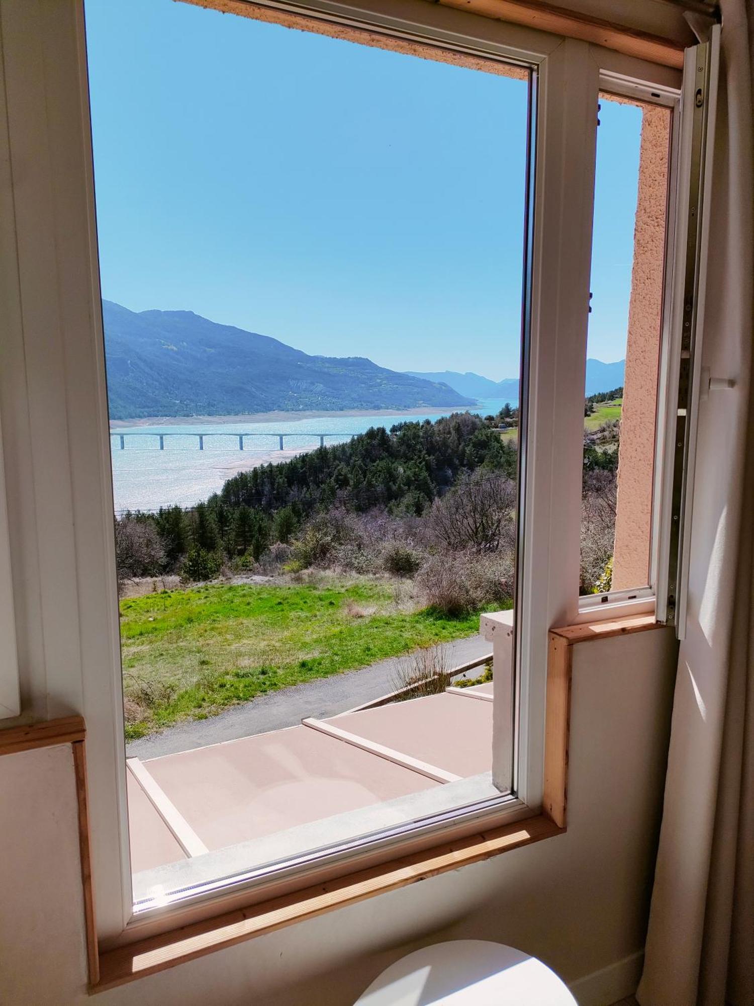 Le Cosy Du Plongeoir - T2 Neuf Avec Vue Sur Le Lac De Serre Poncon Et Grande Terrasse Avec Jardin Savines Ngoại thất bức ảnh